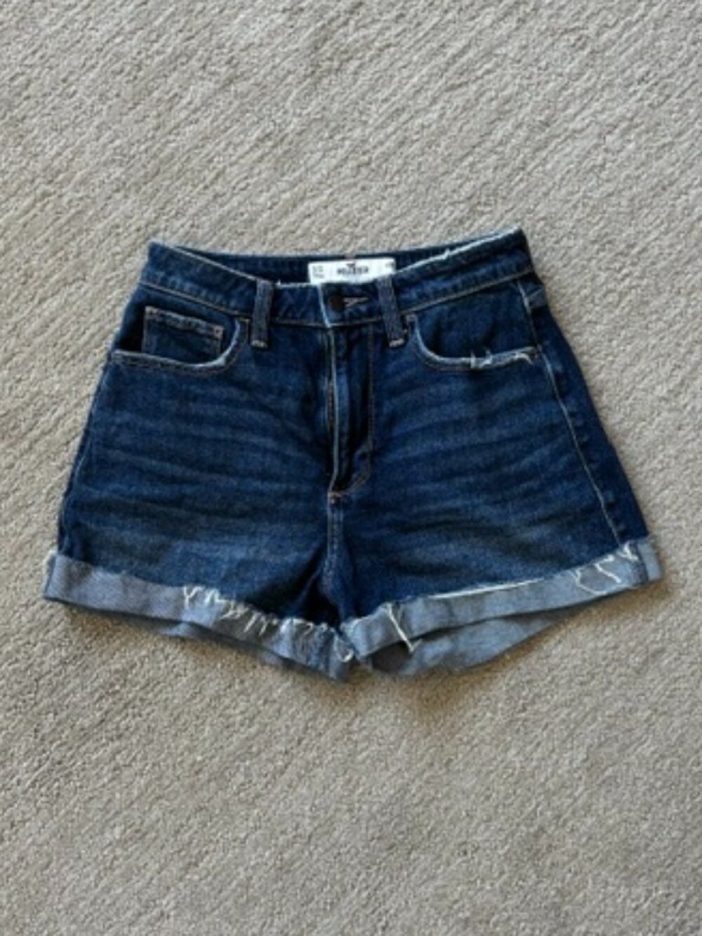 Hollister Women's Curvy Ultra High Rise Mom Shorts 3" in Perfect Condition
